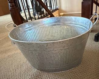 Galvanized Metal Oval Tub with Handles