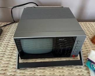 RCA Portable Black  White TV AM or FM Radio