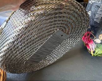 Vintage Woven Metal Bread Basket with Acrylic Handle second image
