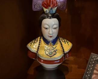 Chinese Famille Rose Porcelain Empress Bust