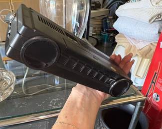 Portable AM or FM Radio with Dual Speakers third image