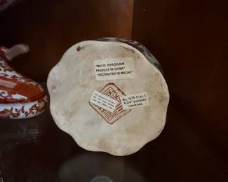 Chinese Porcelain Round Trinket Box third image