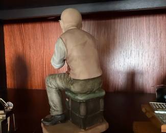 Hummel Accountant Figurine third image