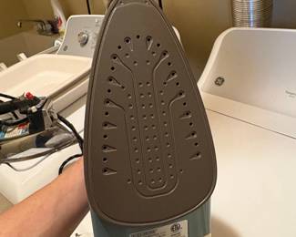Black Decker EverSteam Steam Iron fourth image