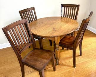 Antique Round Tiger Oak Table on Casters with 4 Chairs