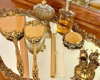 Lovely Vintage Vanity Set
