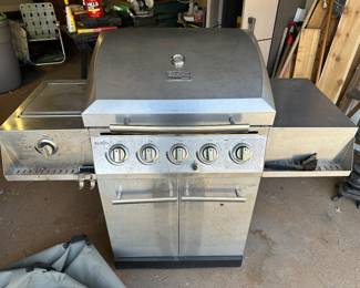 Gas BBQ grill.....