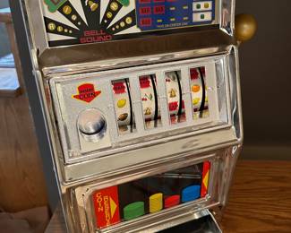 Casino King slot machine with box