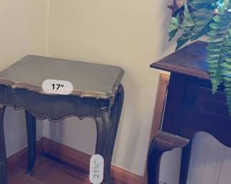 Vintage French Provincial Louis XV Style Side Table second image
