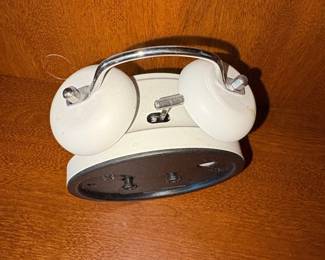 Peakeep Twin Bell Alarm Clock third image