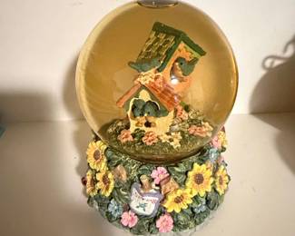 Spring Birds and Birdhouse Snow Globe