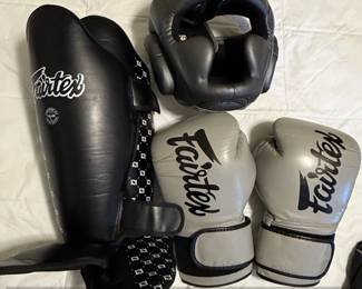 Fairtex Muay Thai Training Gear Set with Venum Headguard