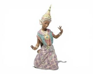 14 LladroThaiGirlKneelingPorcelainFigurine