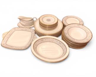 11 RoyalDoultonNaplesFineBoneChinaDinnerwareSet40Pcs