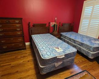 twin beds