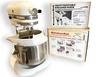 KitchenAid Stand Mixer w Accessories