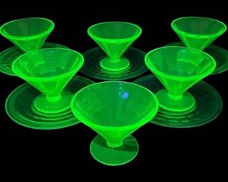 Federal Uranium Sherbet Glasses Saucers