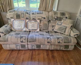 Recliner Sofa, very good condition!
