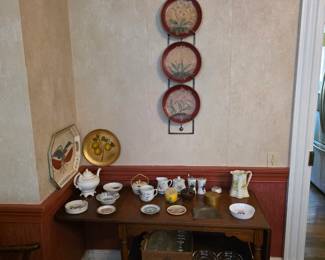 Beautiful Antique Tea Cart.