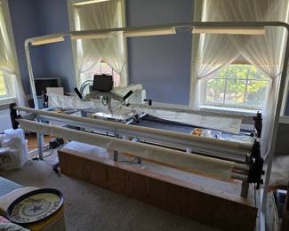 King Quilter Special Edition longarm quilting machine, The system includes a 18x8 inch throat space, mounted on a frame. excellent working condition!!