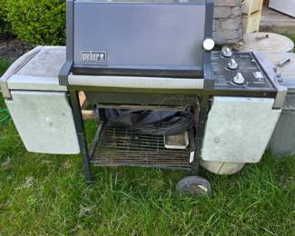 Weber propane grill, in pretty good condition!