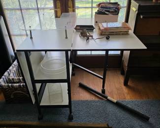 Folding Ctaft Table.