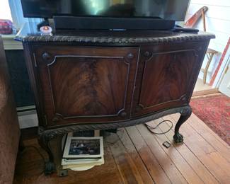 Beautiful Claw Foot Sideboard with Linen Drawers.