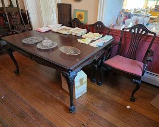 Gorgeous Antique Claw Foot Dining Table with 10 Chairs!