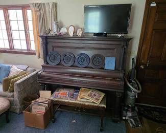 Krankauer Brothers piano, Cabinet Grand, New York.
