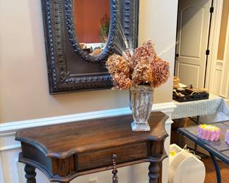Entry table with mirror