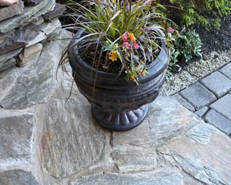 Flower urn