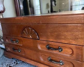 Wood jewel box