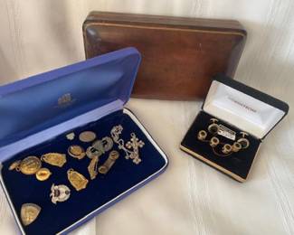 Military insignia, jewelry, dresser box
