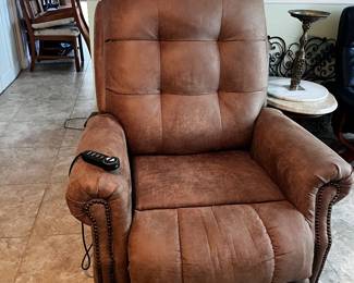Lift chair / recliner