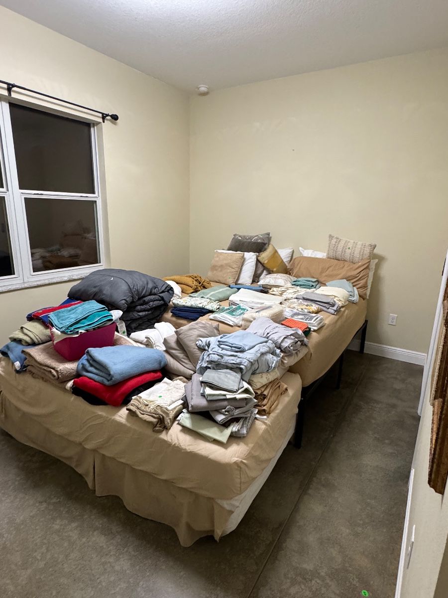 Queen bed, twin bed, linens galore