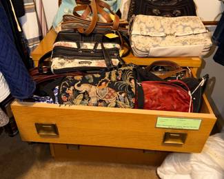 Items Located In The 2nd Bedroom (MASTER)