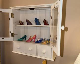 Items Located In The 2nd Bedroom (MASTER)