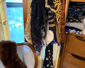 Items Located In The 2nd Bedroom (MASTER)