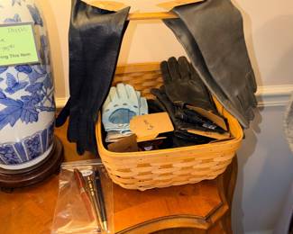 Items Located In The 2nd Bedroom (MASTER)