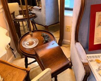 Items Located In The 2nd Bedroom (MASTER)