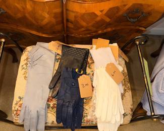 Items Located In The 2nd Bedroom (MASTER)