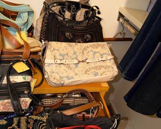 Items Located In The 2nd Bedroom (MASTER)