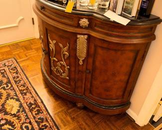 Items Located In The Entry / Hallway