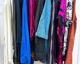 11 Vintage Tops Including Many Silk, Mostly Size Medium Lot #: 109