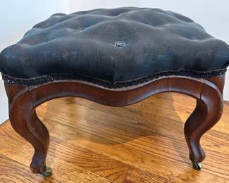  Antique Victorian Walnut Cabriole Leg Buttoned Leather Footstool On Wheels Lot #: 31