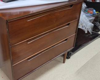 Beautiful Vintage MCM Chest of drawers