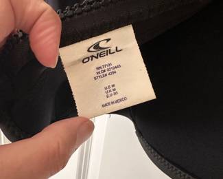 F52 - $25. O'Neill Style #4394. Long sleeve wetsuit top. Size Medium.