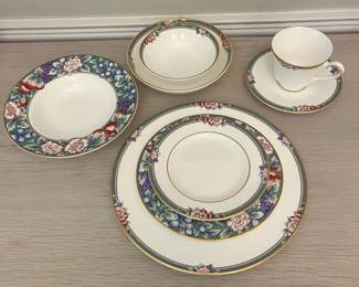 F58 - $125. Royal Doulton 1994. English Fine Bone China. "Orchard Hill" H5233.