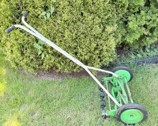 111 VintageAmericanManualLawnMower