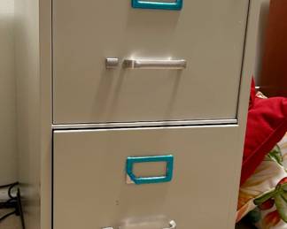 2-Drawer metal file cabinet 